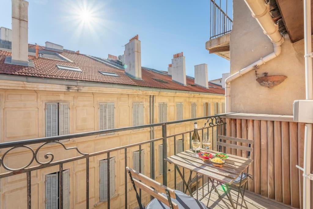 Halte Poetique Au Panier 2 Balcon & Clim
